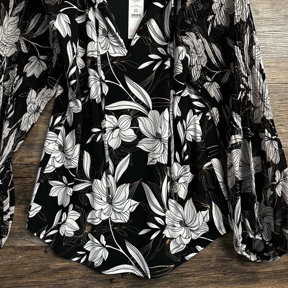 White House Black Market Fitted Wrap Blouse Black and White - Picture 2 of 10